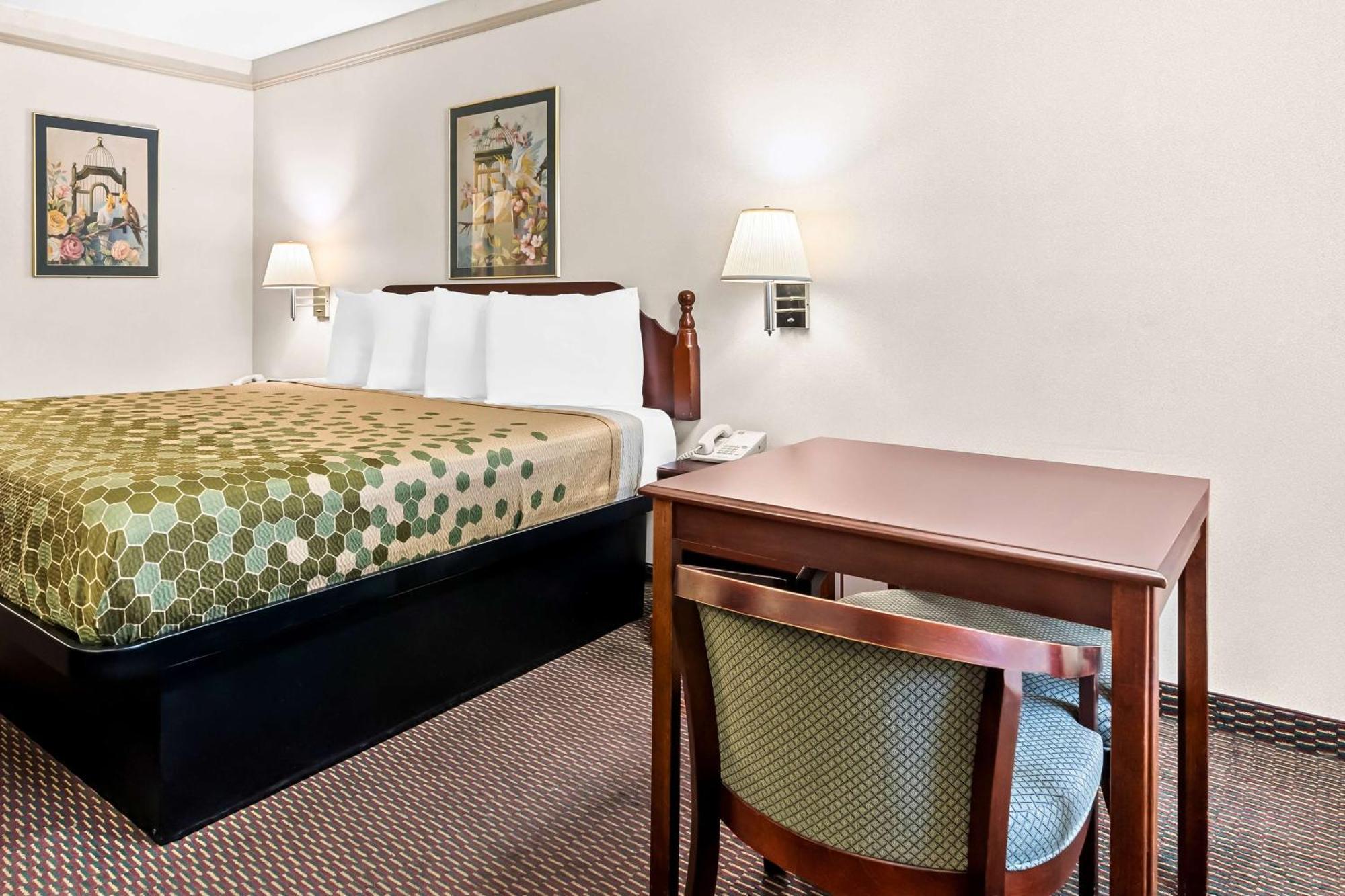 ชัวร์สเตย์ โฮเทล บาย เบสต์ เวสเทิร์น คาสโตร วัลเลย์ Hotel แคสโตรแวลลีย์ ภายนอก รูปภาพ